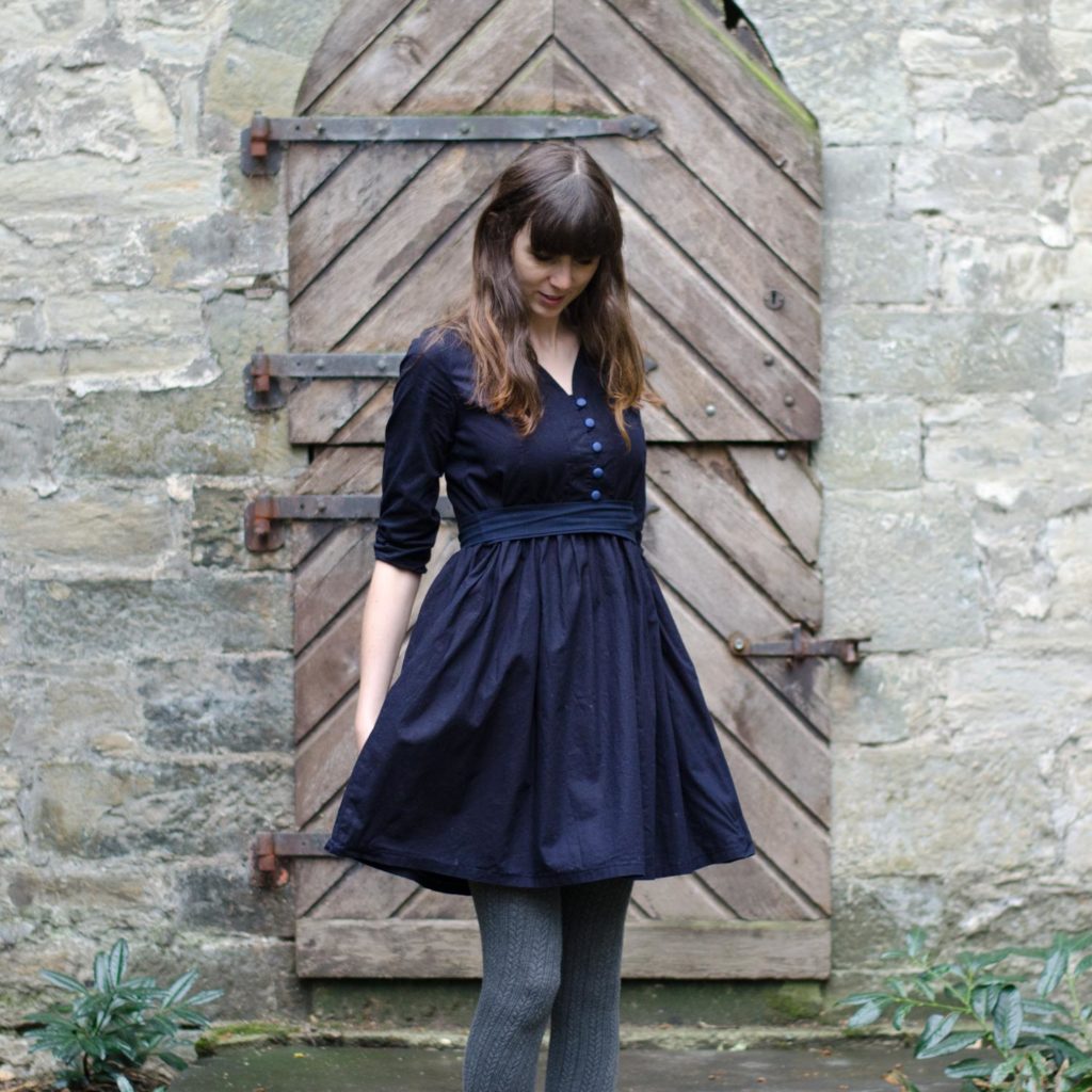 Vintage-Blusenkleid im 60er-Jahre-Stil nähen, Schnittmuster Irenes Kleid von Lotte & Ludwig, mit gerafftem Rock und Gürtel bzw. Schleifenband in der Taille